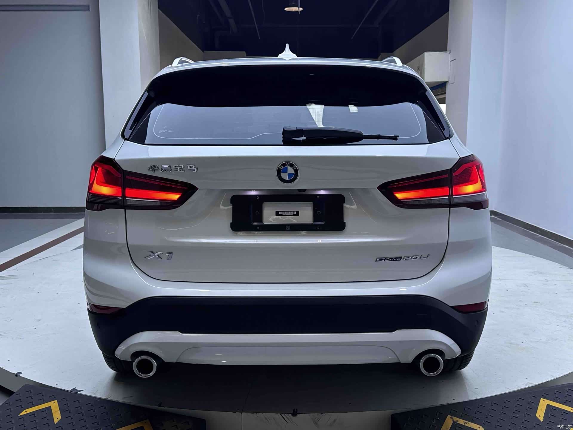 BMW X1, 2021 все фото