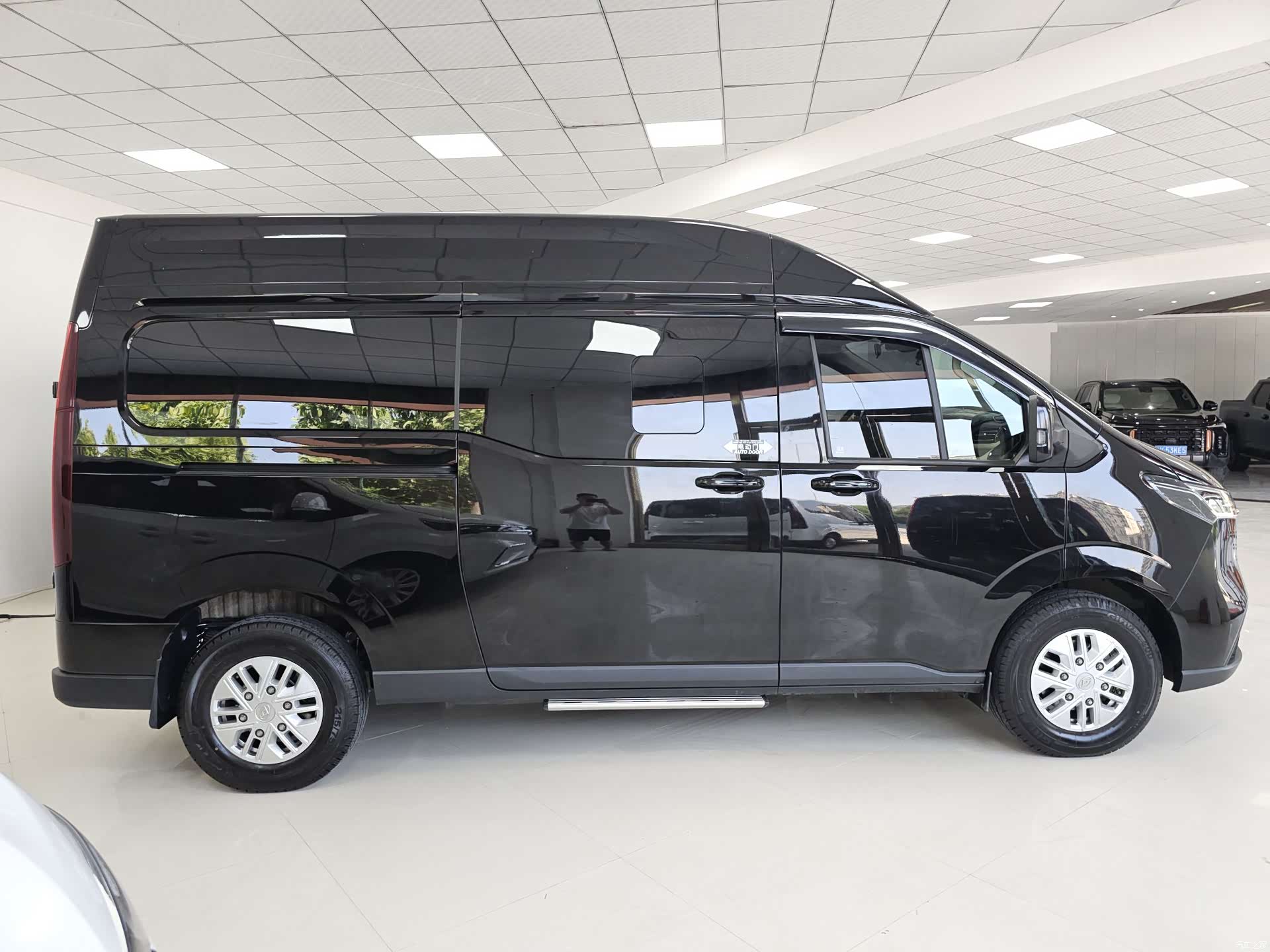 Maxus EV70, 2025 7