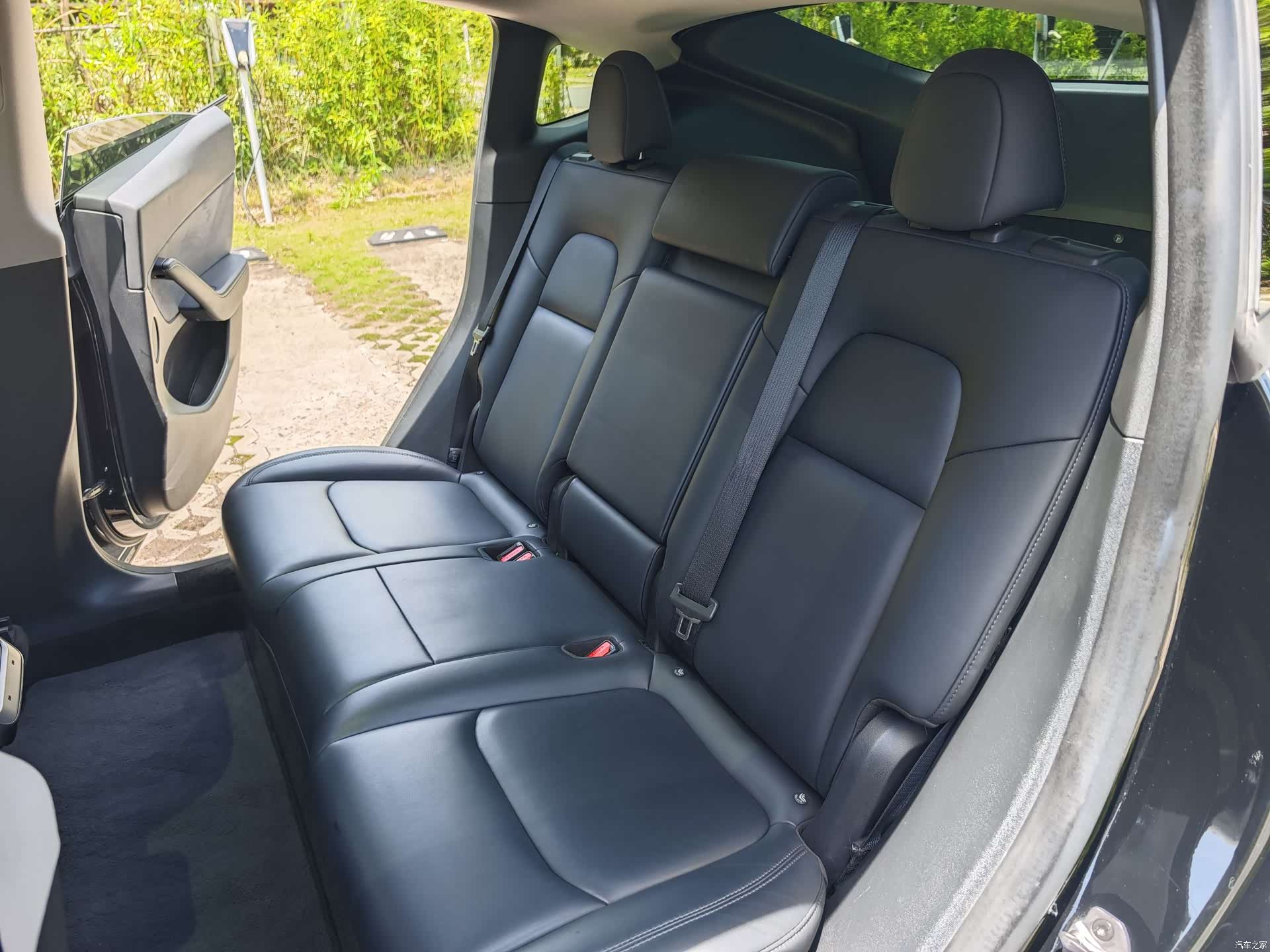 Tesla Model Y, 2023 23