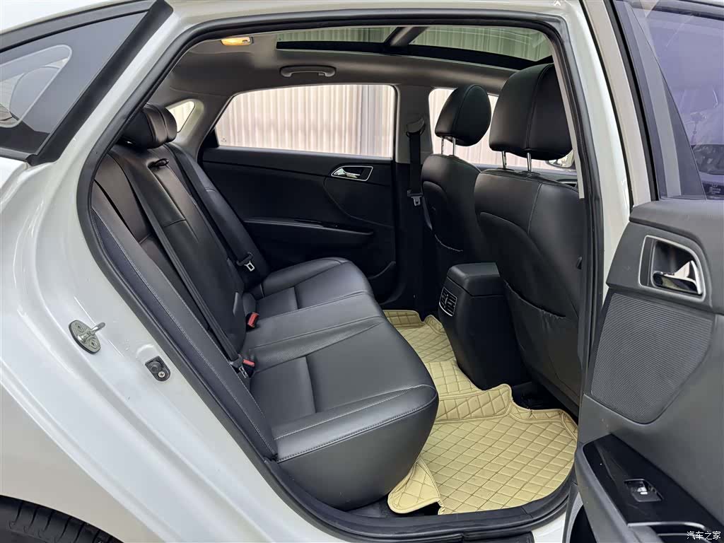 Hyundai GLS, 2015 13