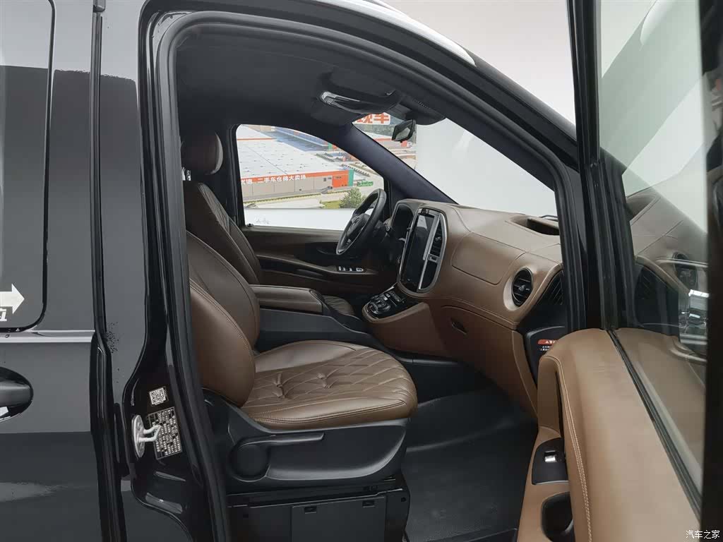 Mercedes-Benz 7, 2019 23