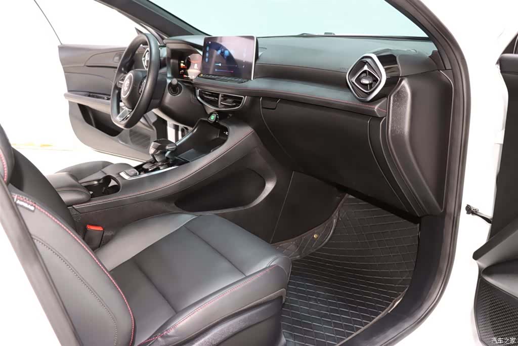 MG MG5, 2025 8