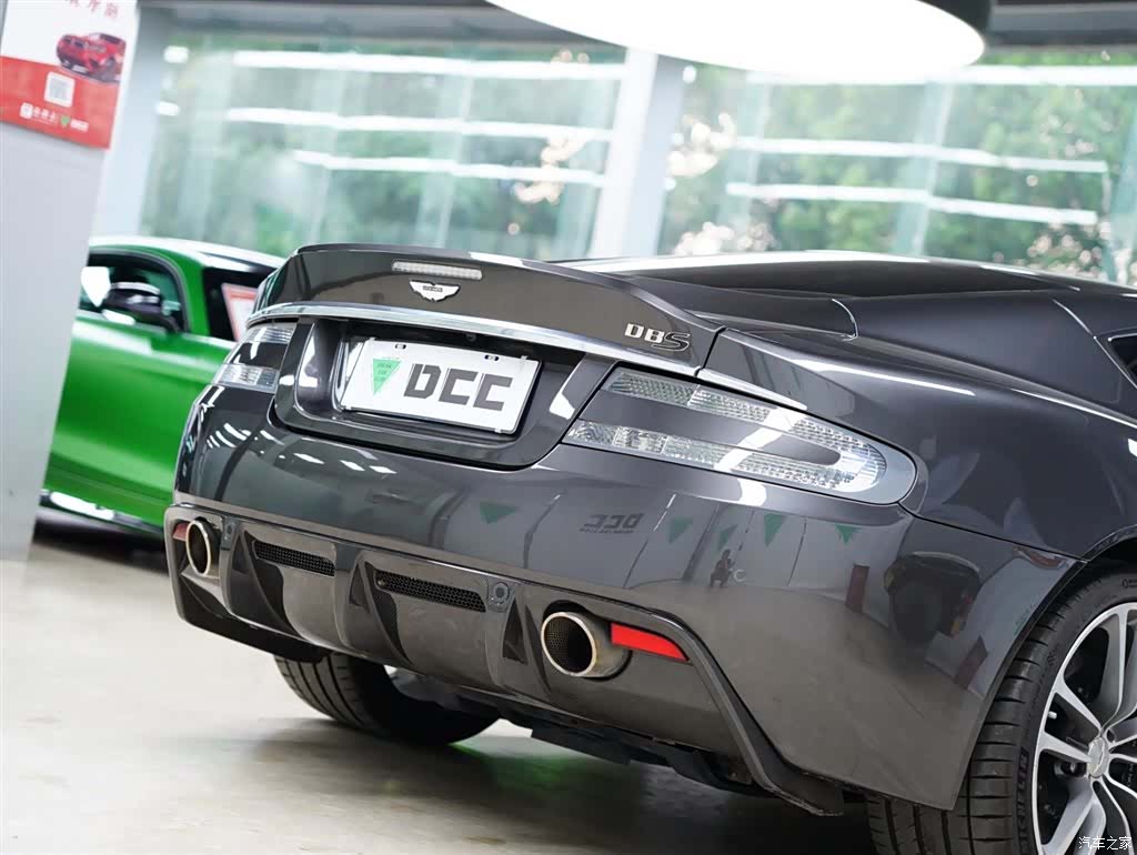 Aston Martin DBS, 2010 6