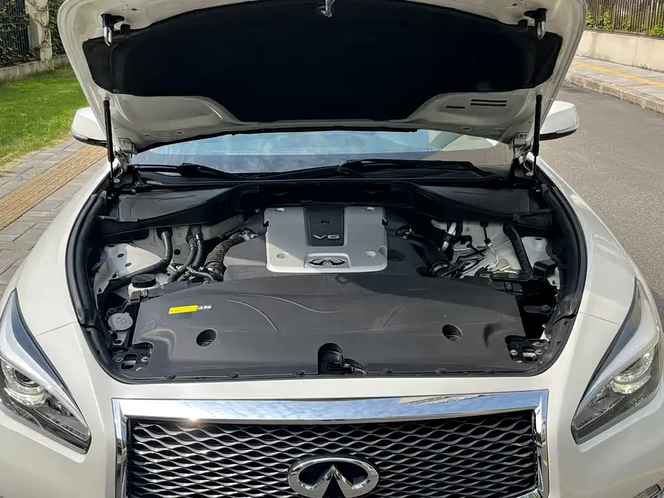 Infiniti Q70