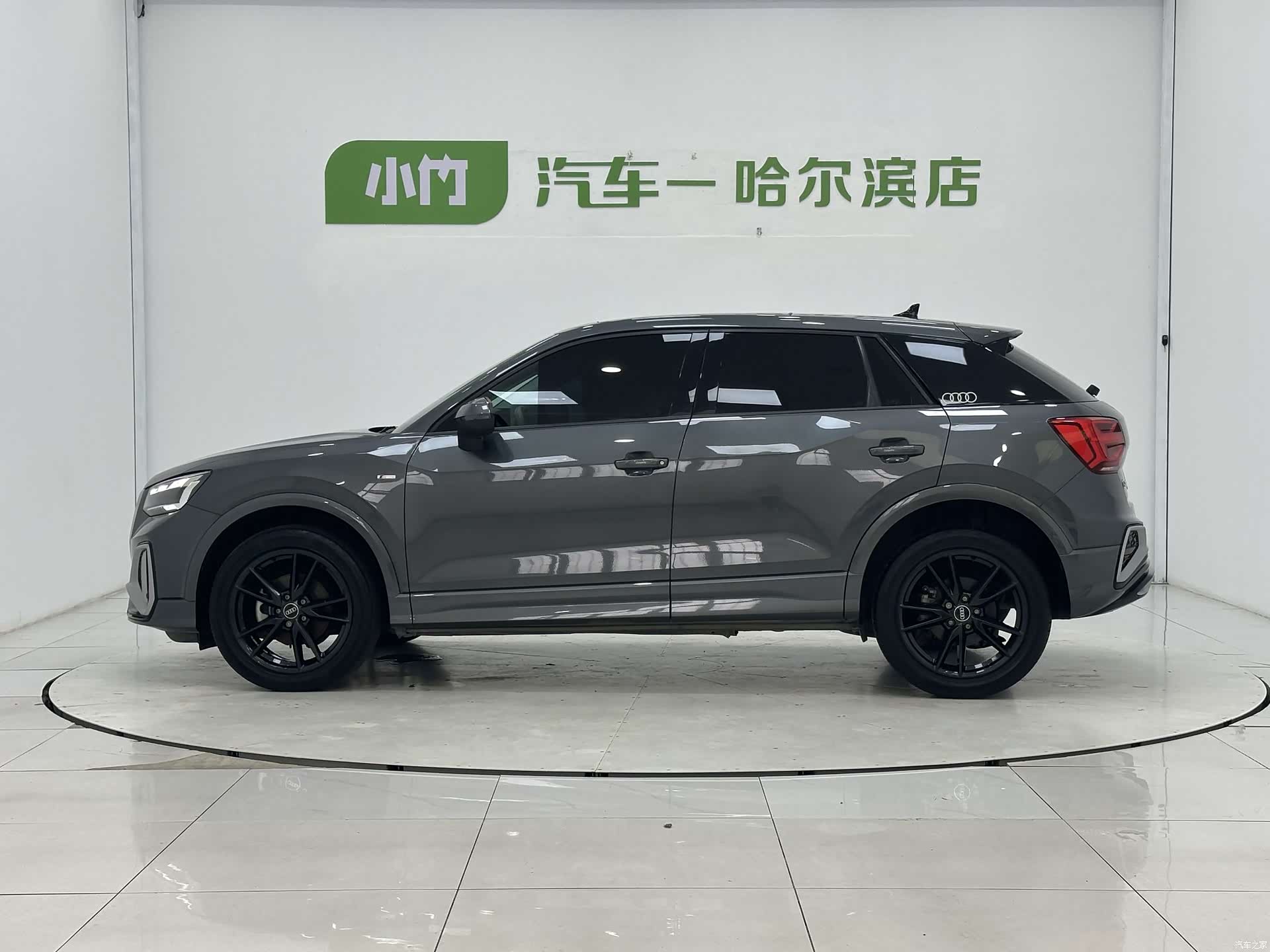 Audi Q2L, 2022 все фото