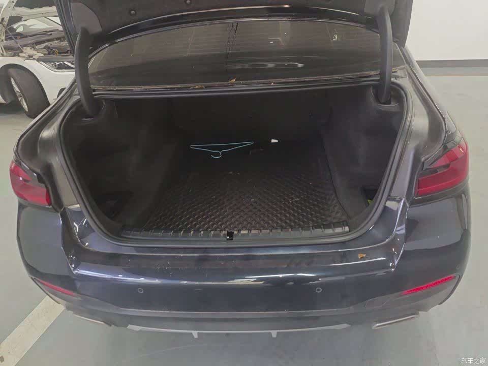 BMW 5 Series, 2022 8