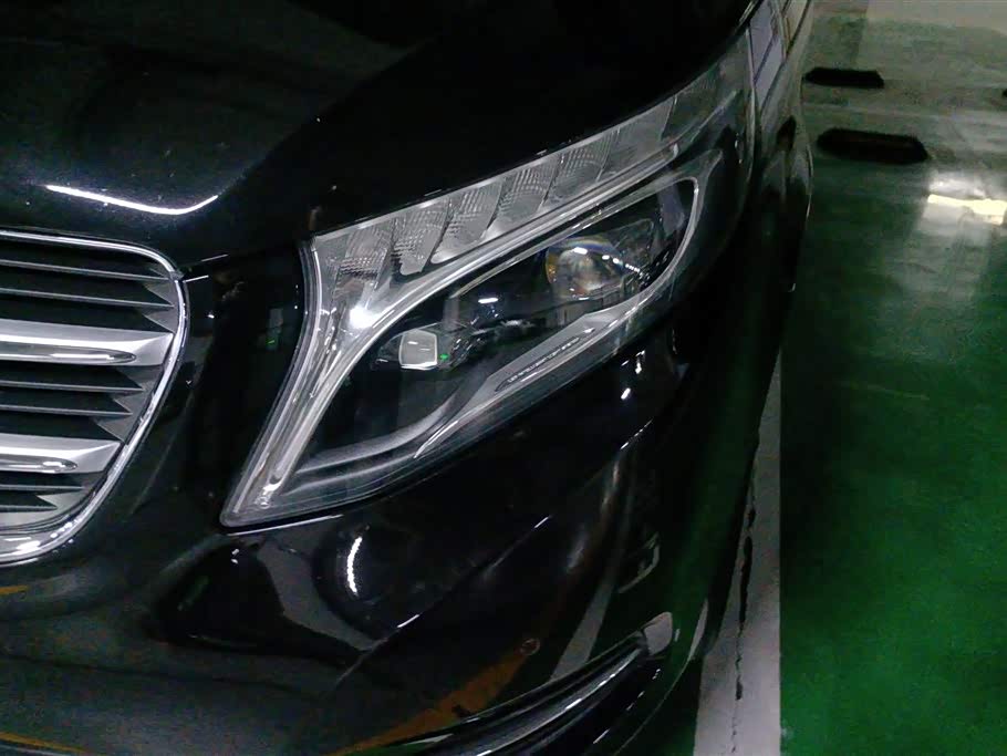 Mercedes-Benz V-class