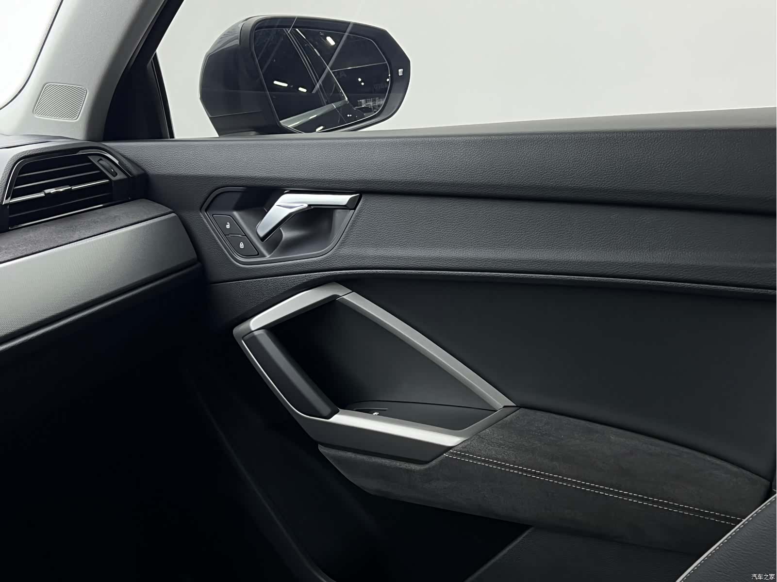 Audi Q3, 2023 10