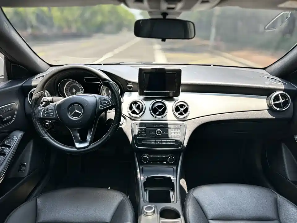 Mercedes-Benz CLA