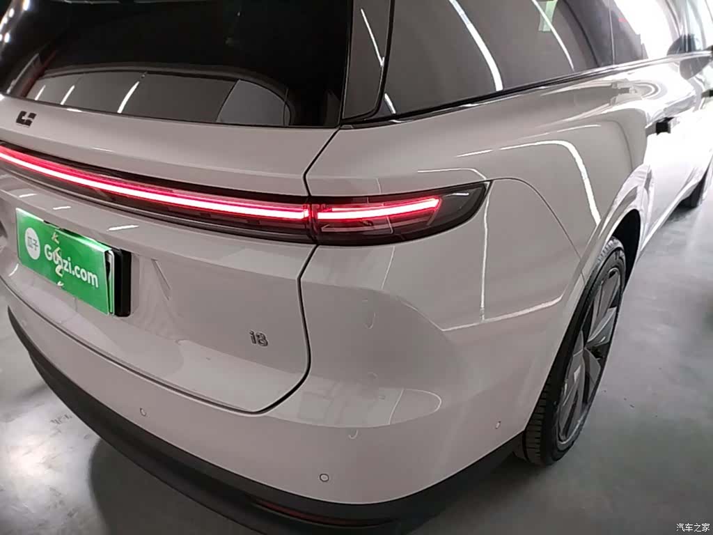 Li Auto i8, 2025 8