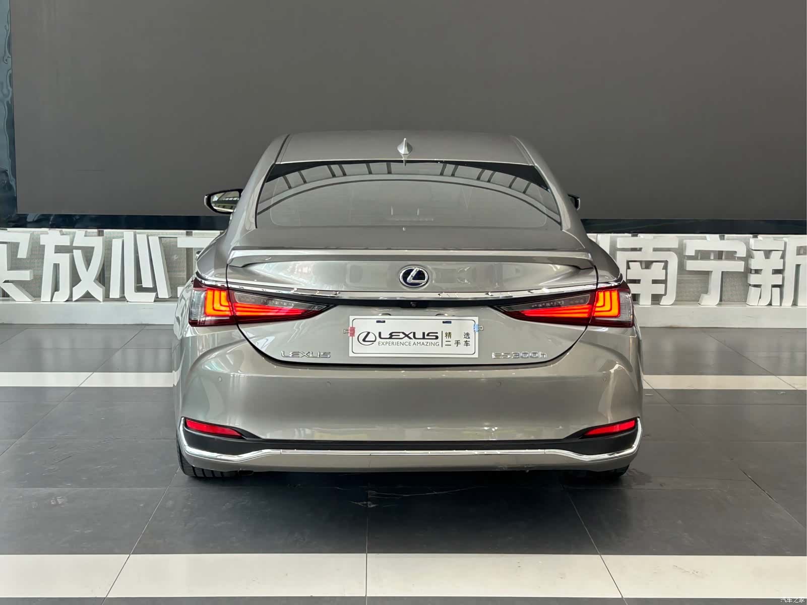 Lexus ES, 2021 все фото