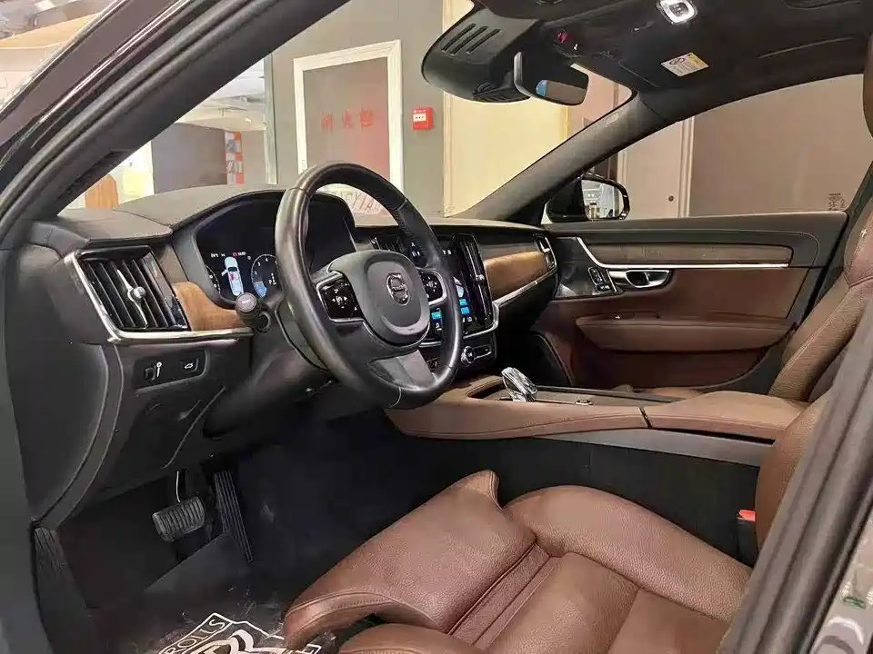 Volvo S90
