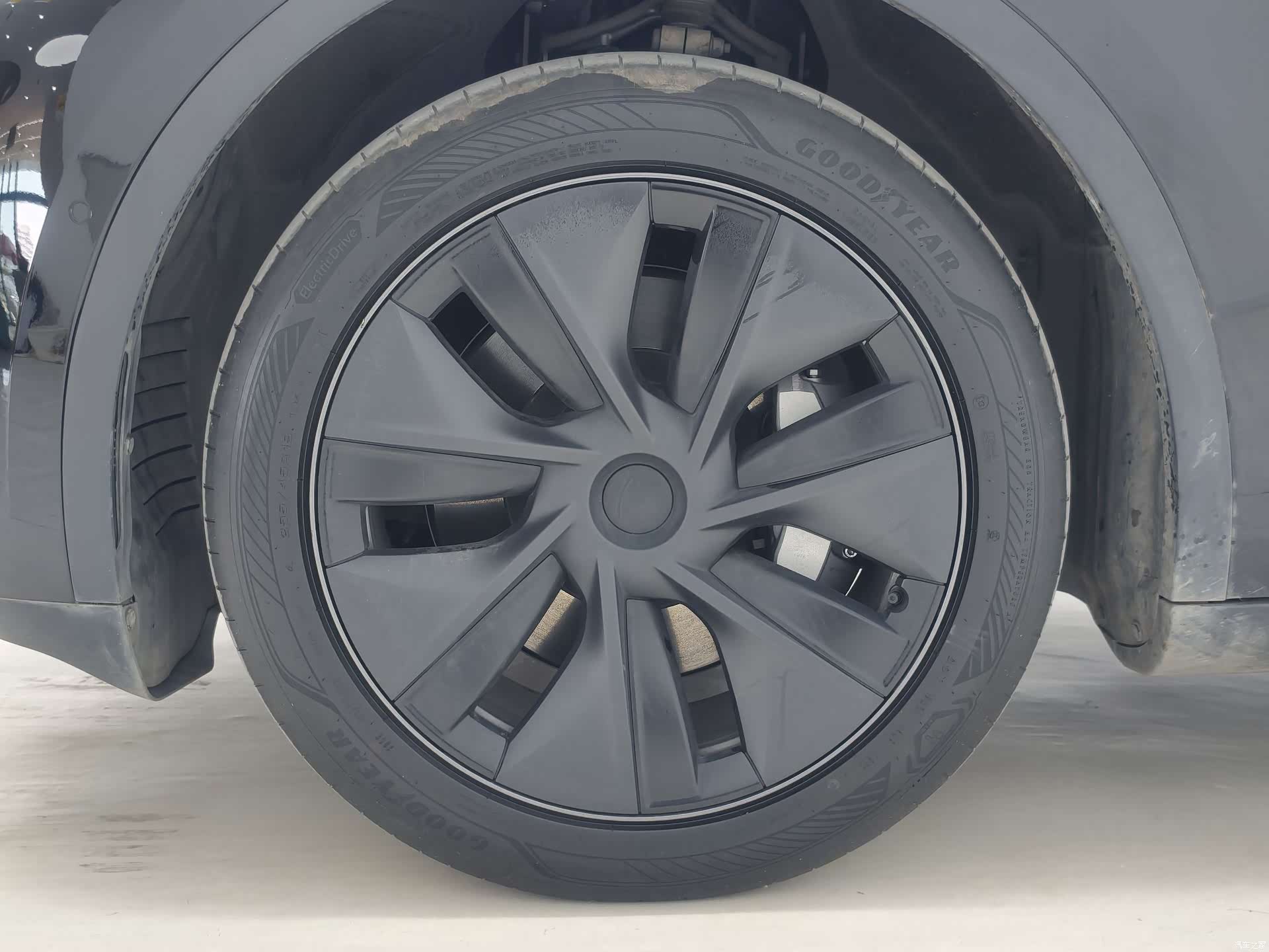 Tesla Model Y, 2023 14