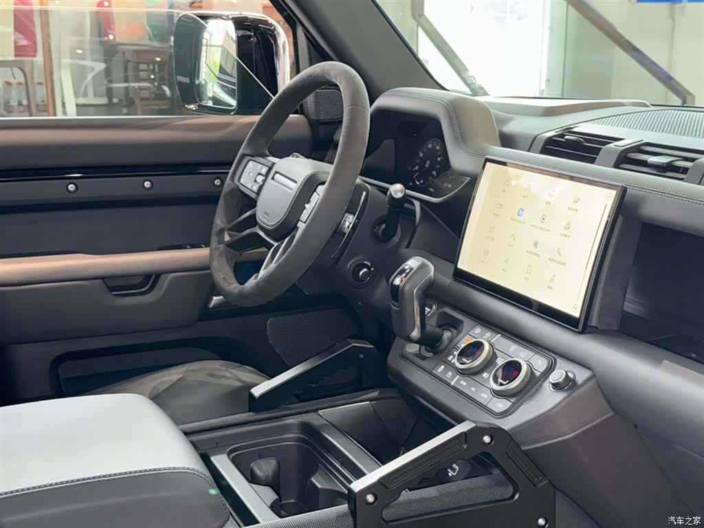 Land Rover Defender, 2024 15