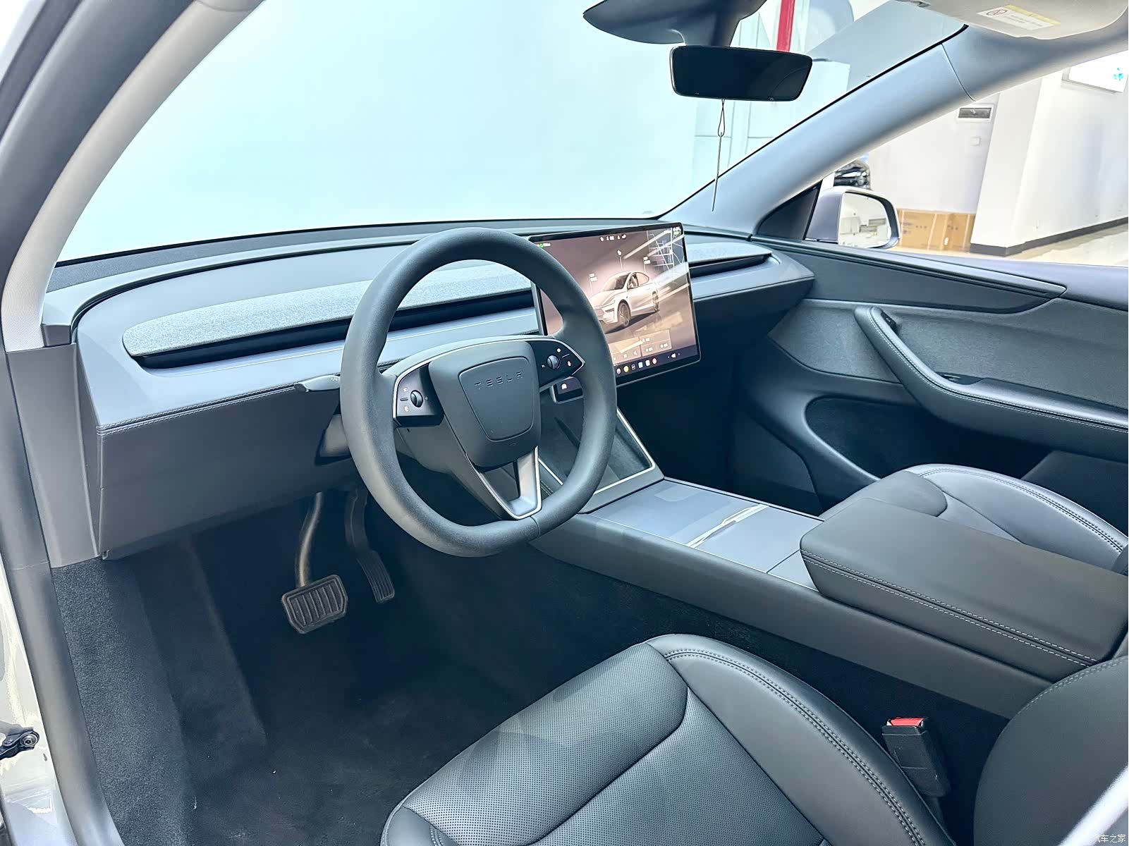 Tesla Model Y, 2025 9