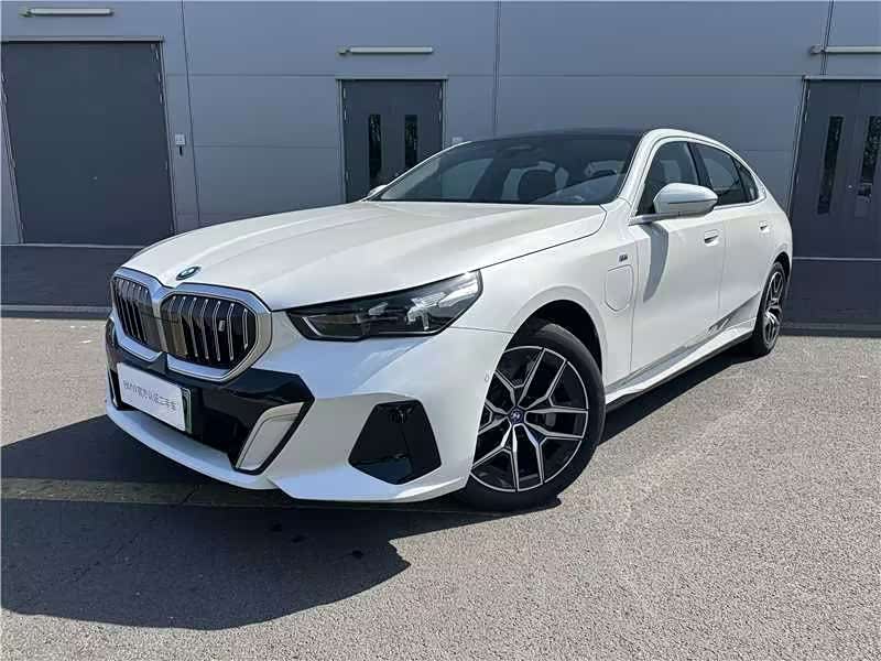 BMW i5