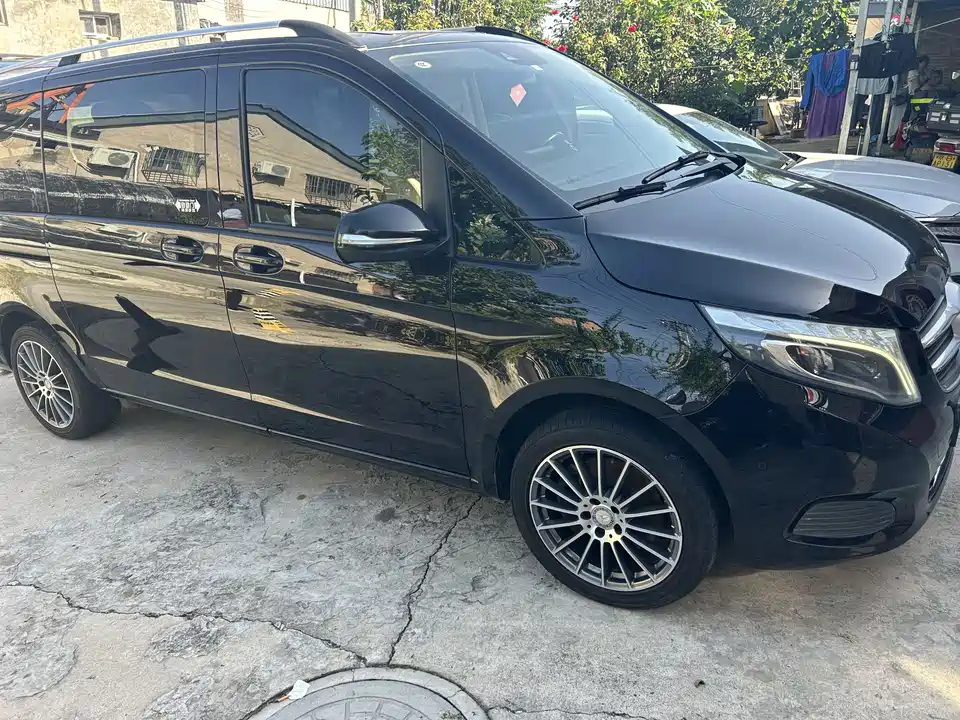 Mercedes-Benz V-class