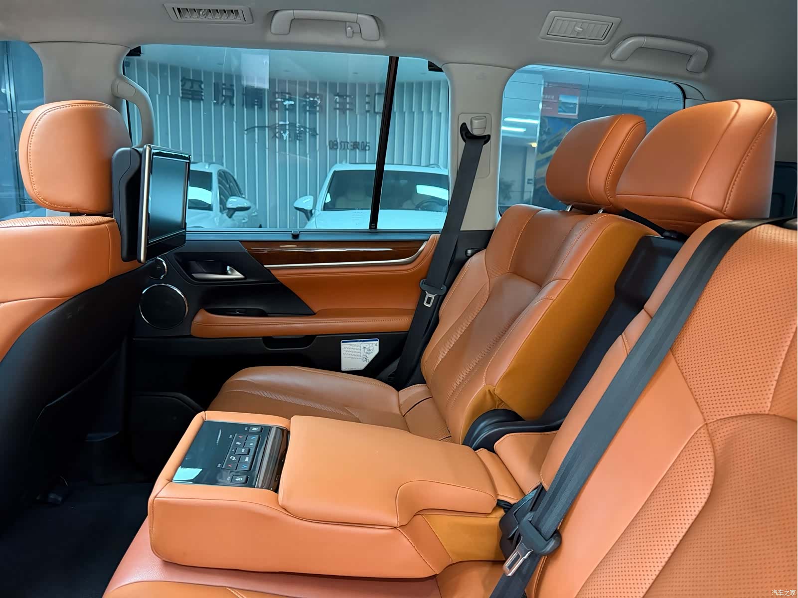 Lexus LX, 2019 12