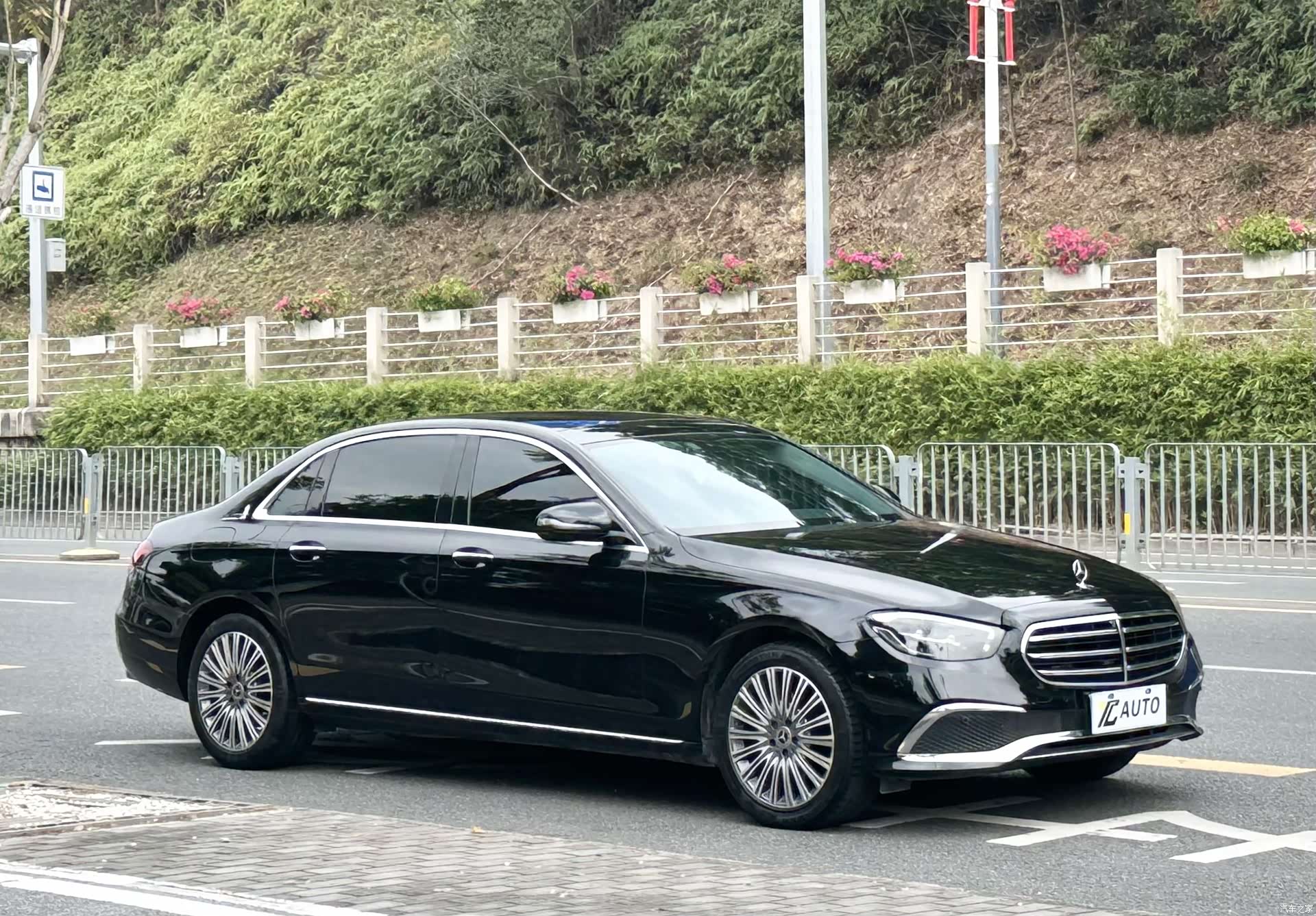 Mercedes-Benz E-Class, 2022 3