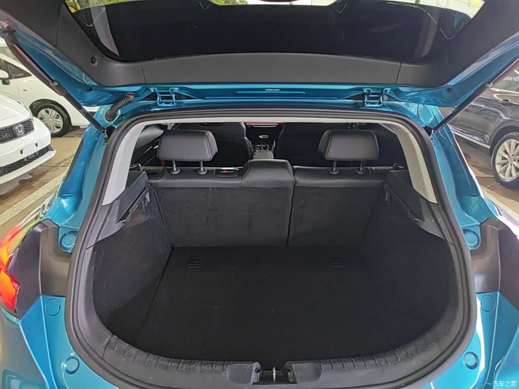 Geely Emgrand, 2022 19