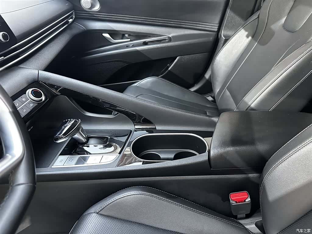 Hyundai Elantra, 2022 16