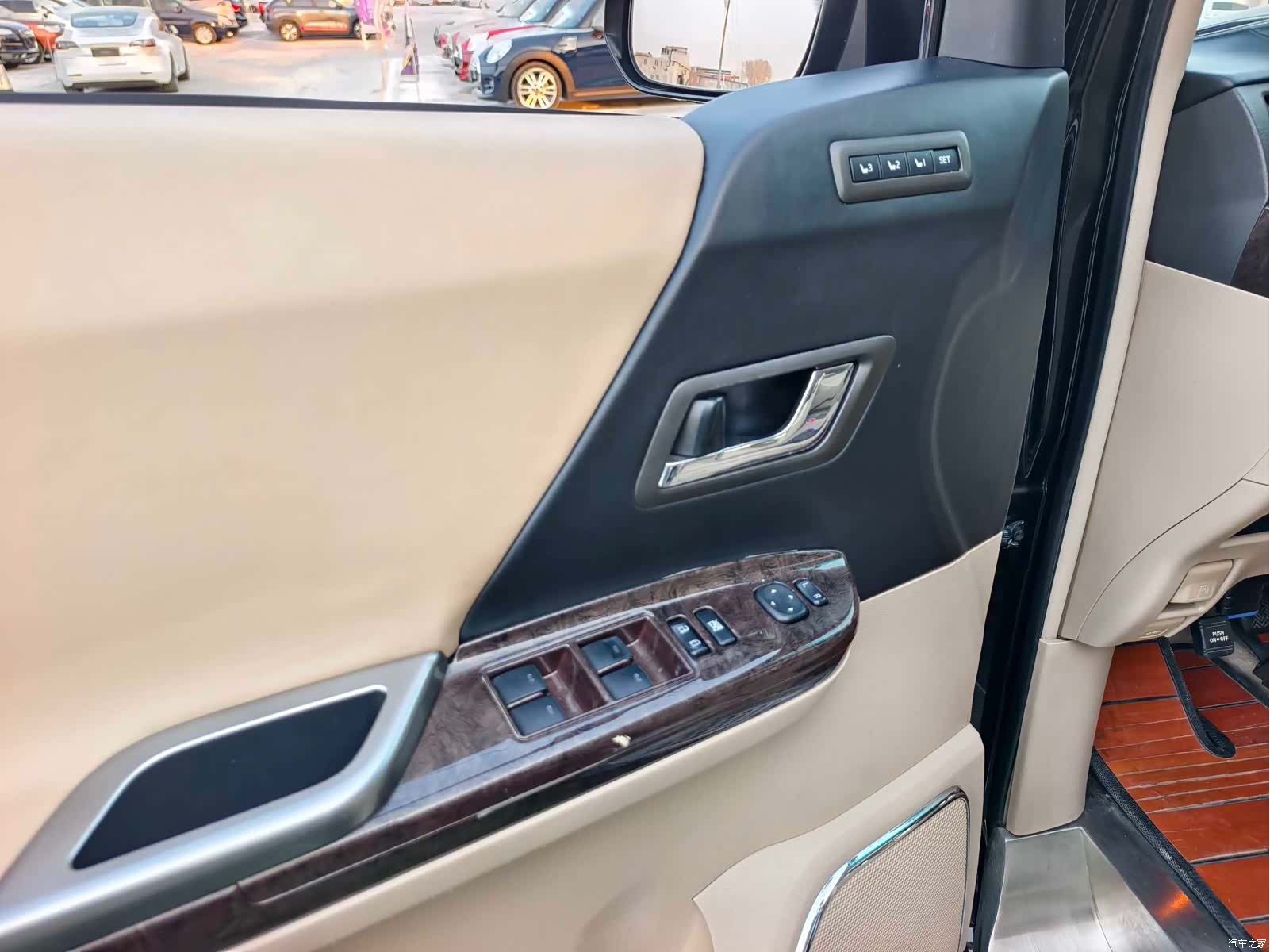Toyota Alphard, 2011 13