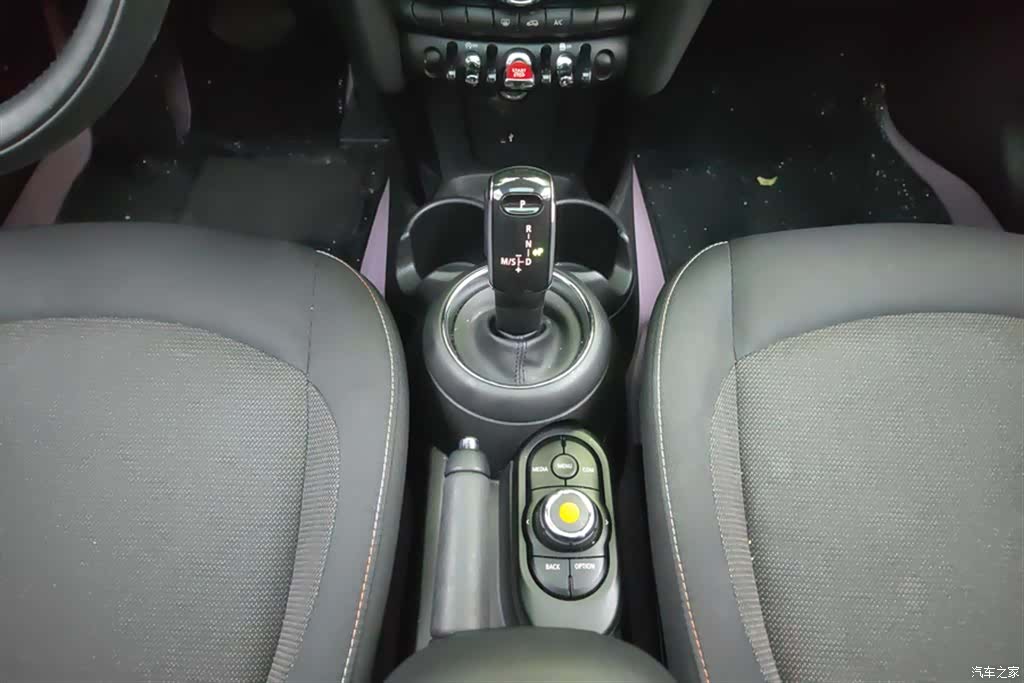 Mini ONE, 2019 16