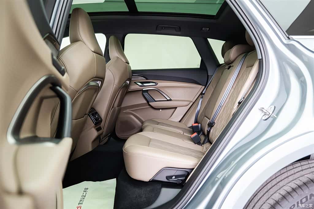 Audi Q5L, 2026 12