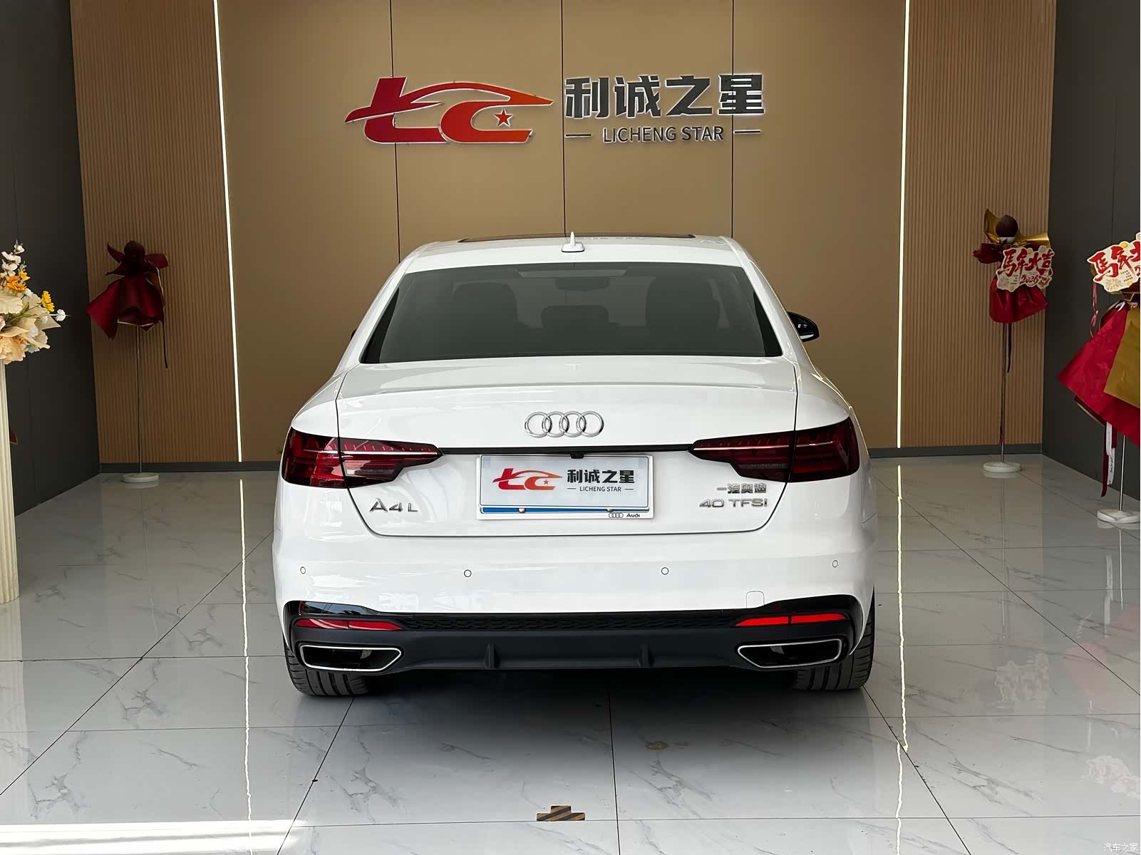 Audi A4L, 2022 все фото