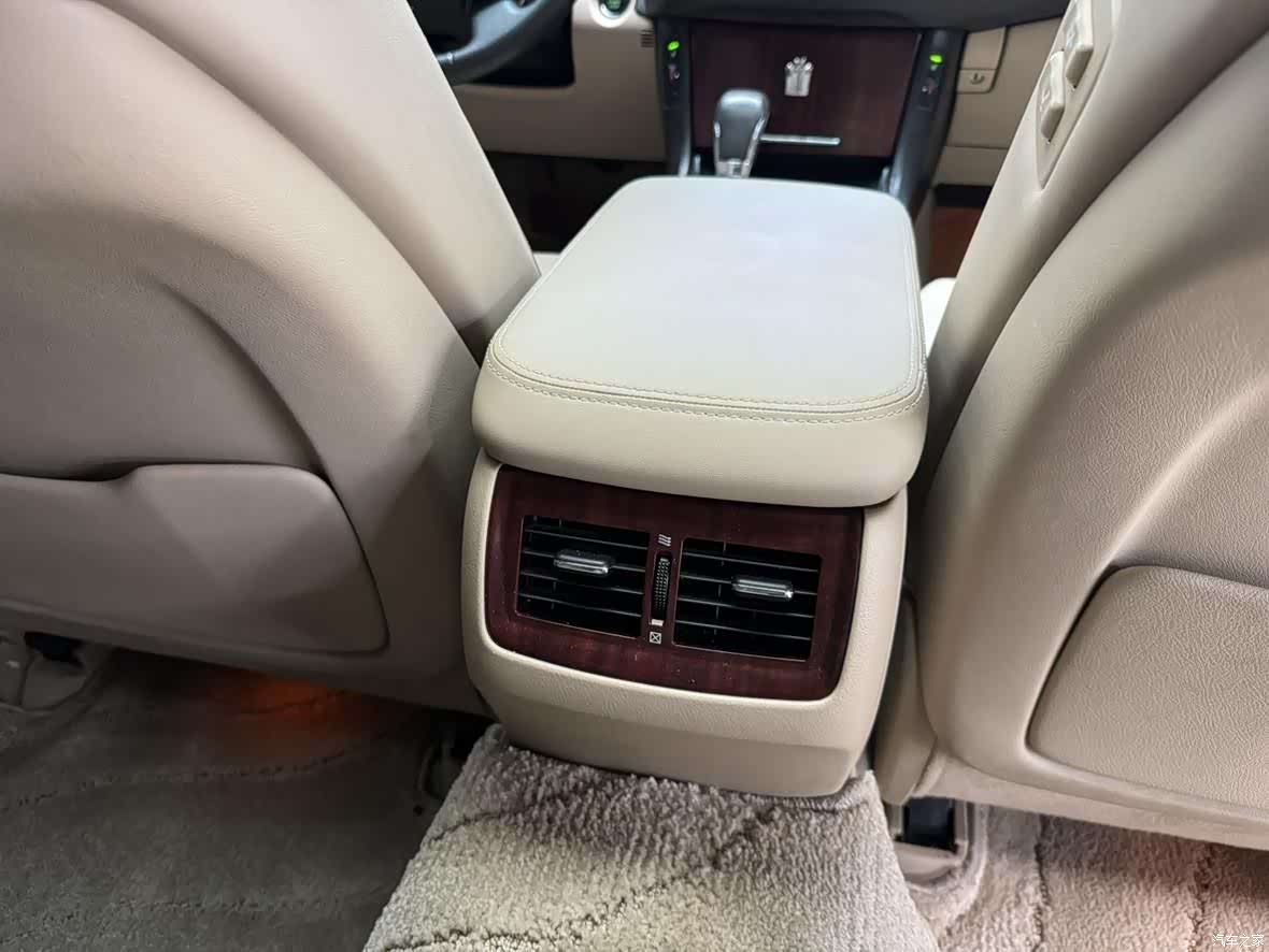 Toyota Crown, 2011 19