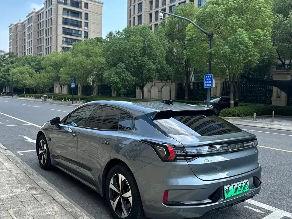 Zeekr 001