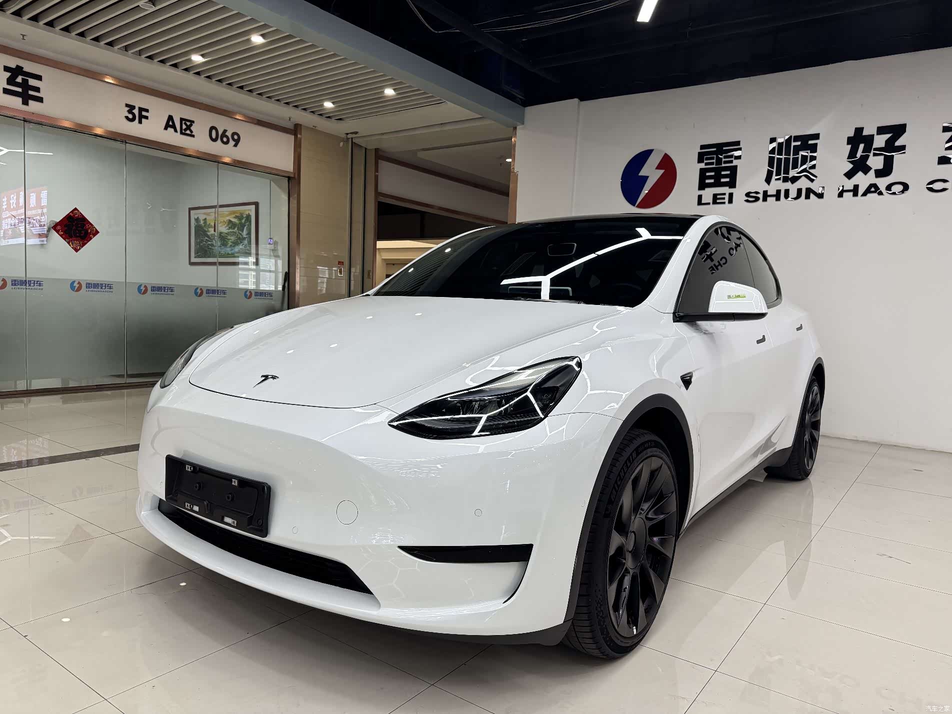 Tesla Model Y, 2023 1