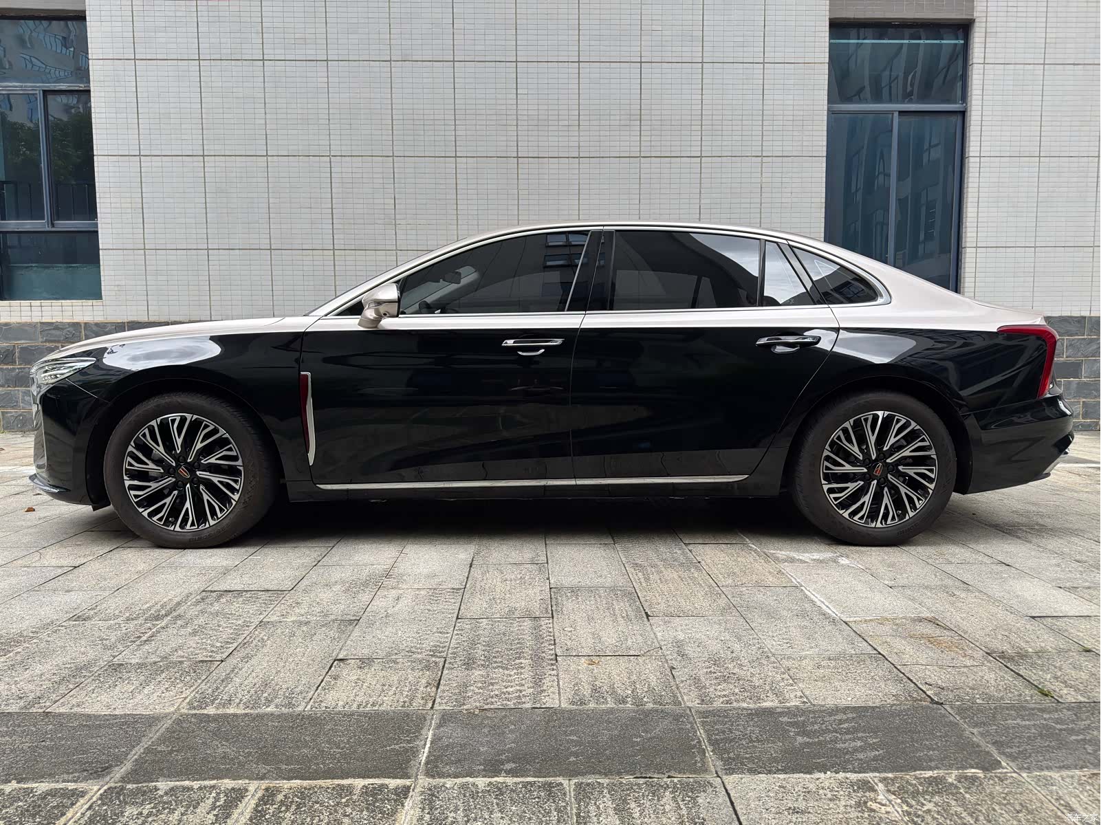 Hongqi H5, 2022 4