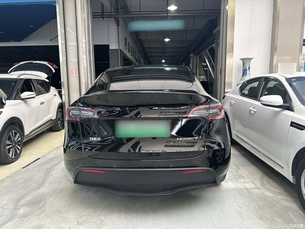Tesla Model Y, 2024 18