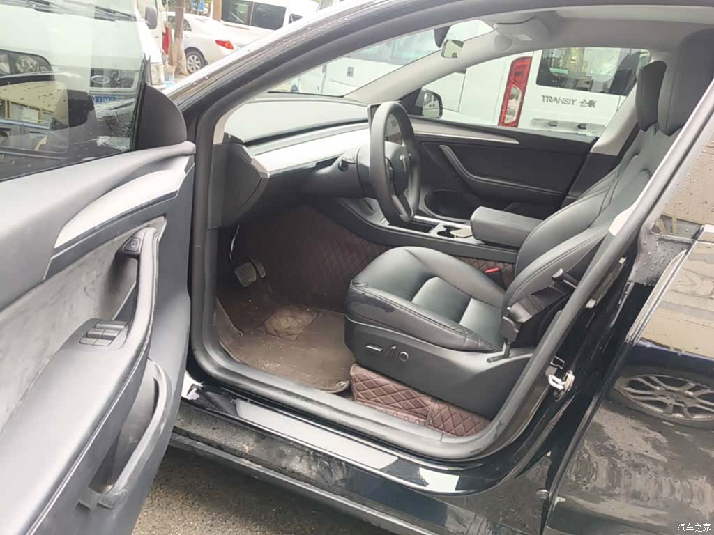 Tesla Model Y, 2024 17