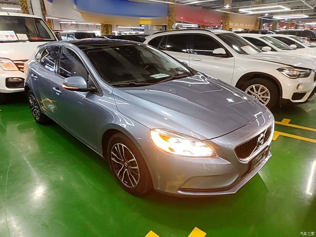 Volvo V40, 2019 4