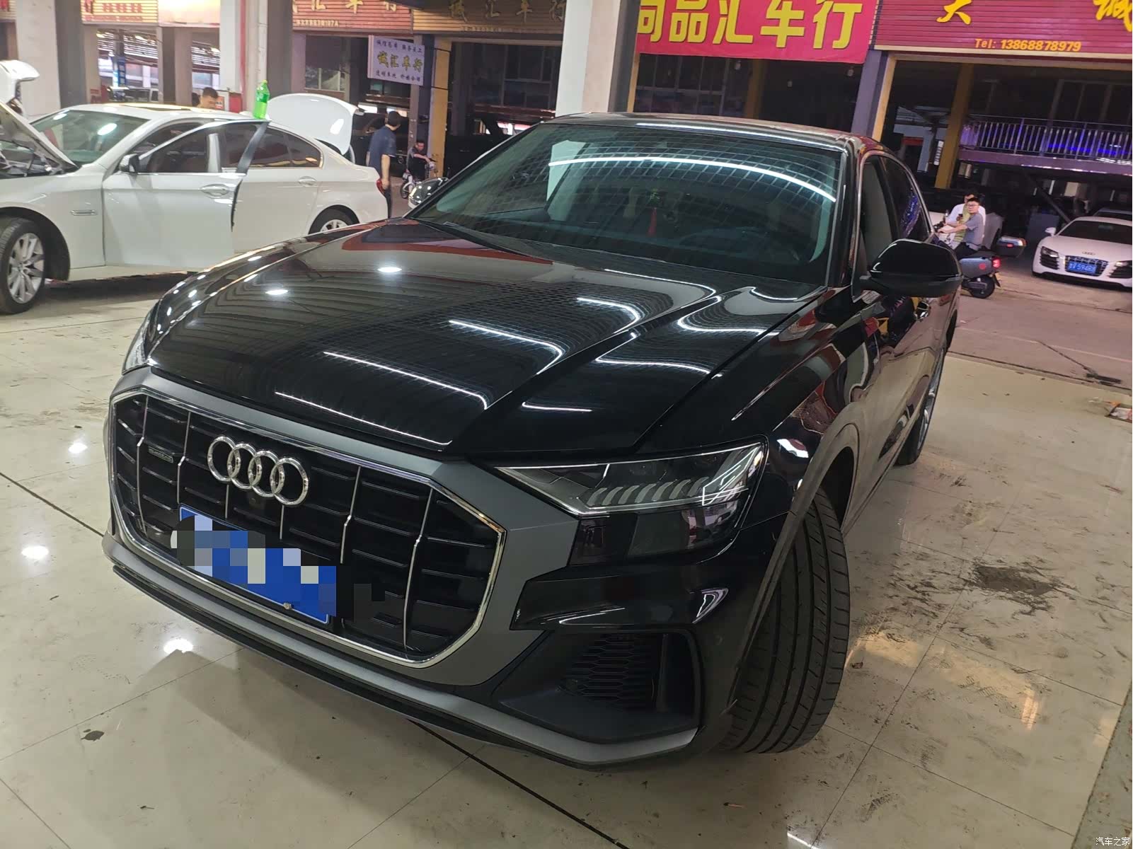 Audi Q8, 2023 1