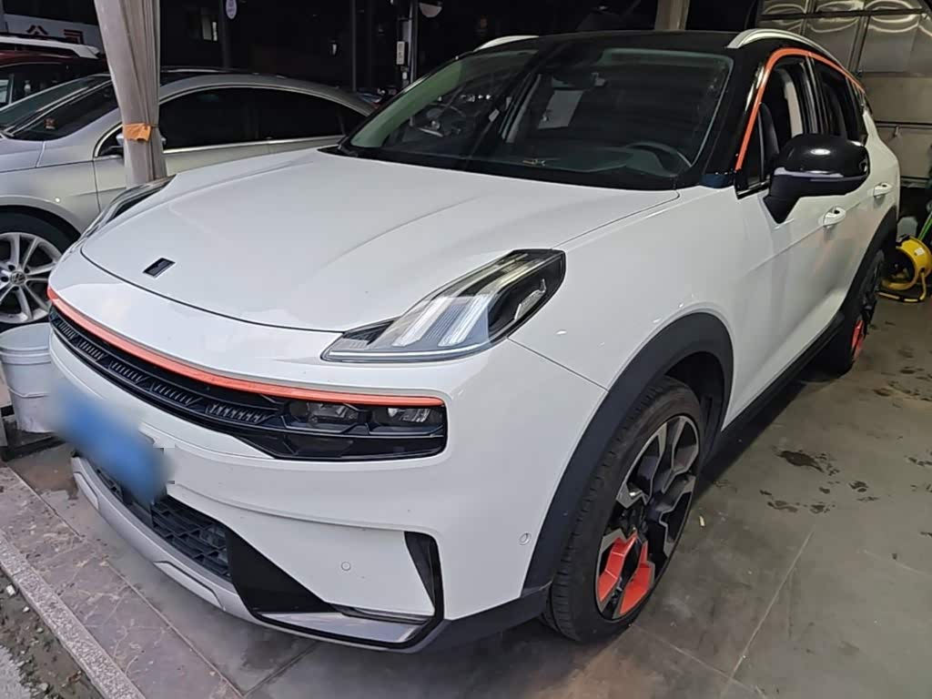 Lynk & Co 06