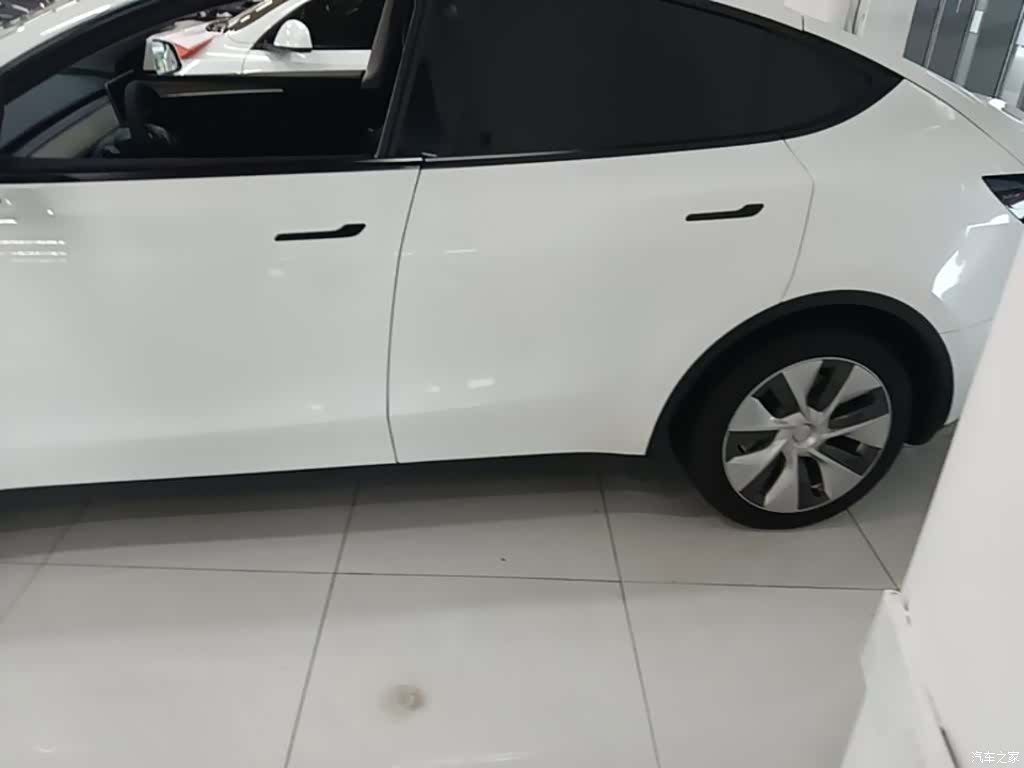 Tesla Model Y, 2022 все фото