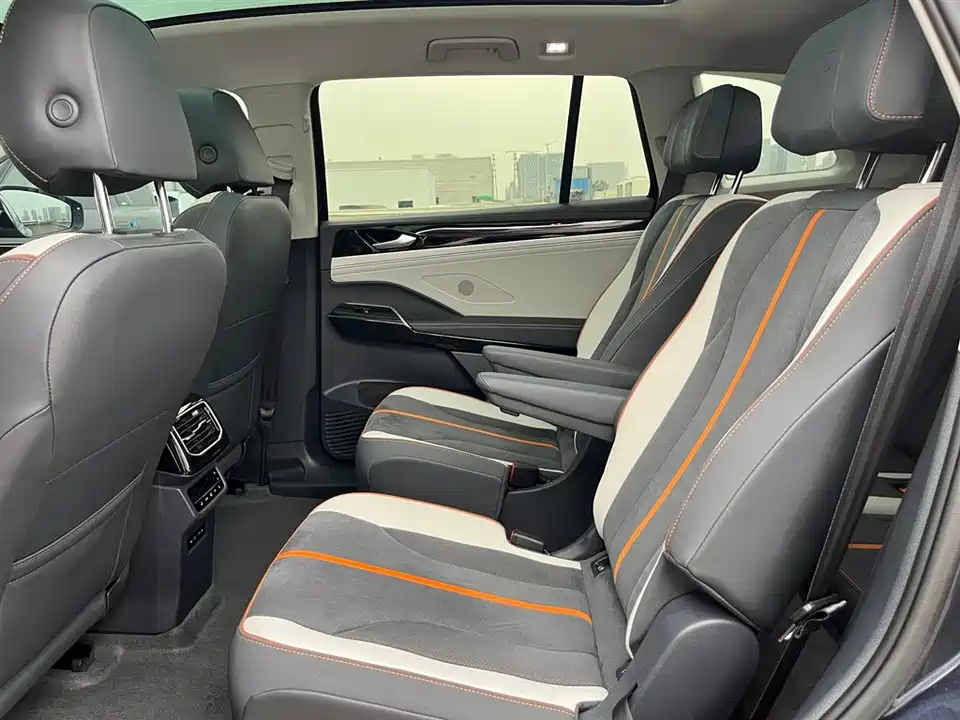 Volkswagen ID.6 CROZZ