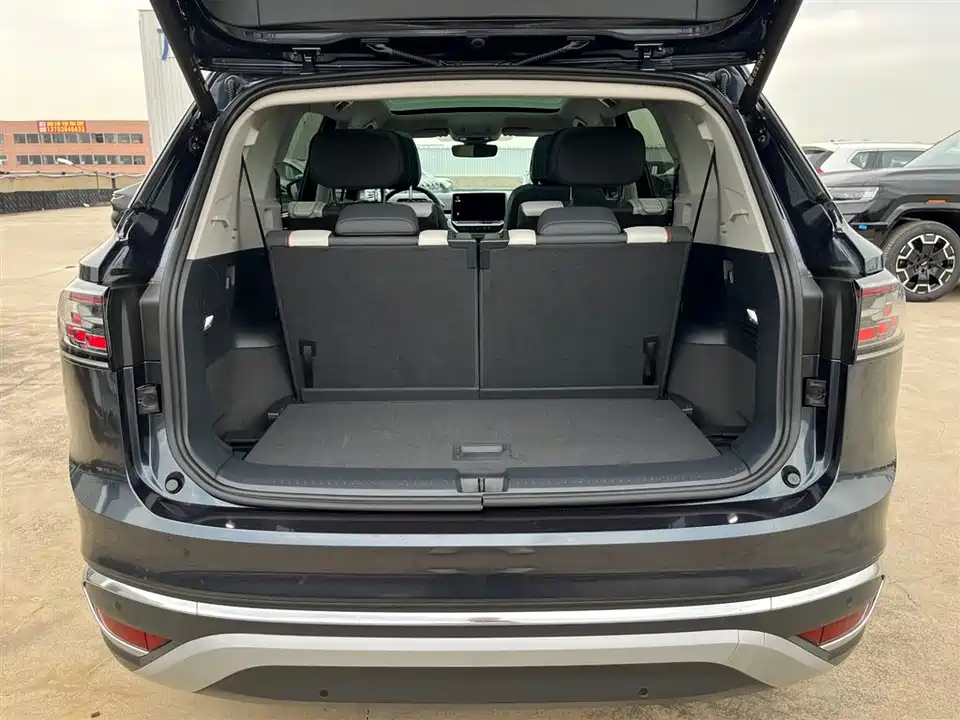 Volkswagen ID.6 CROZZ