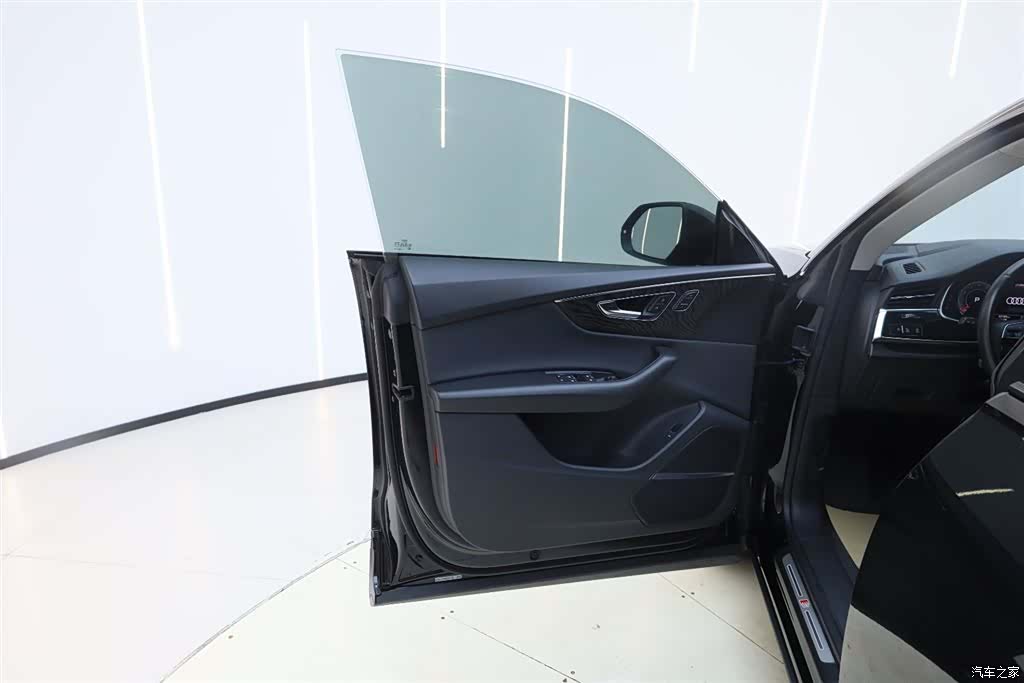 Audi Q8, 2022 16