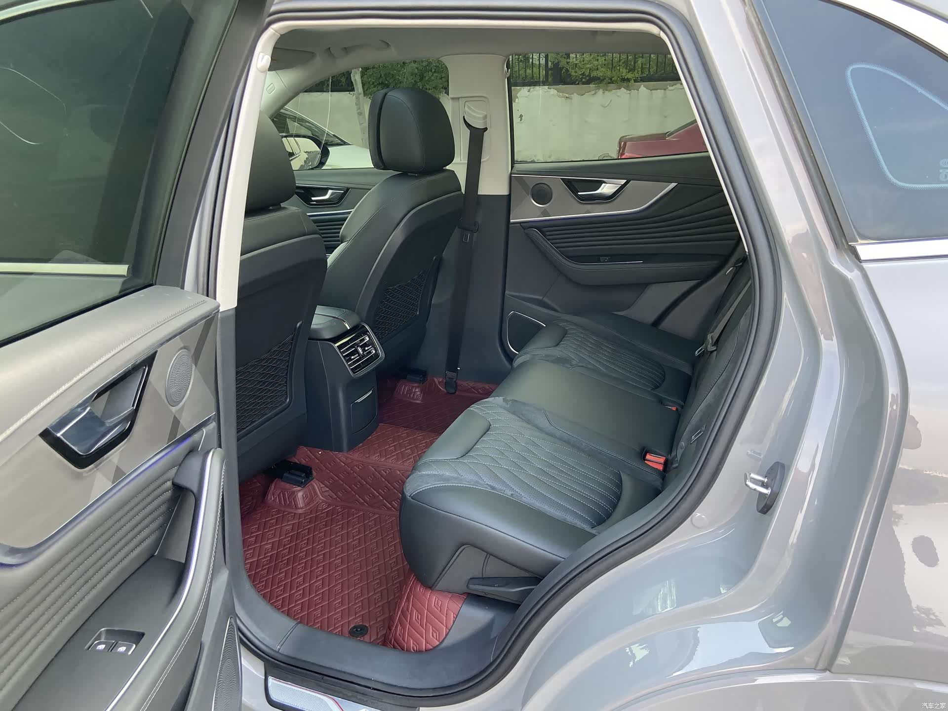 Hongqi HS5, 2024 9
