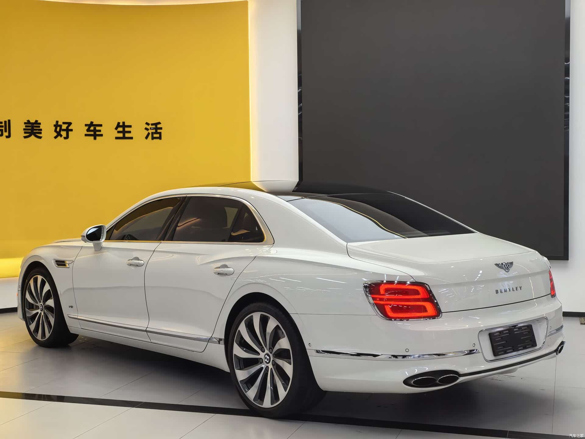 Bentley Flying Spur, 2023 все фото