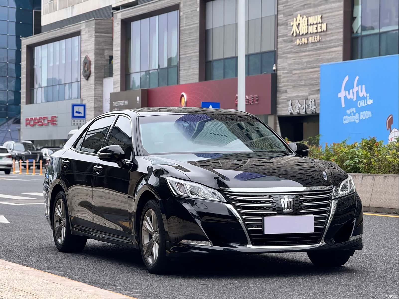 Toyota Crown, 2017 6