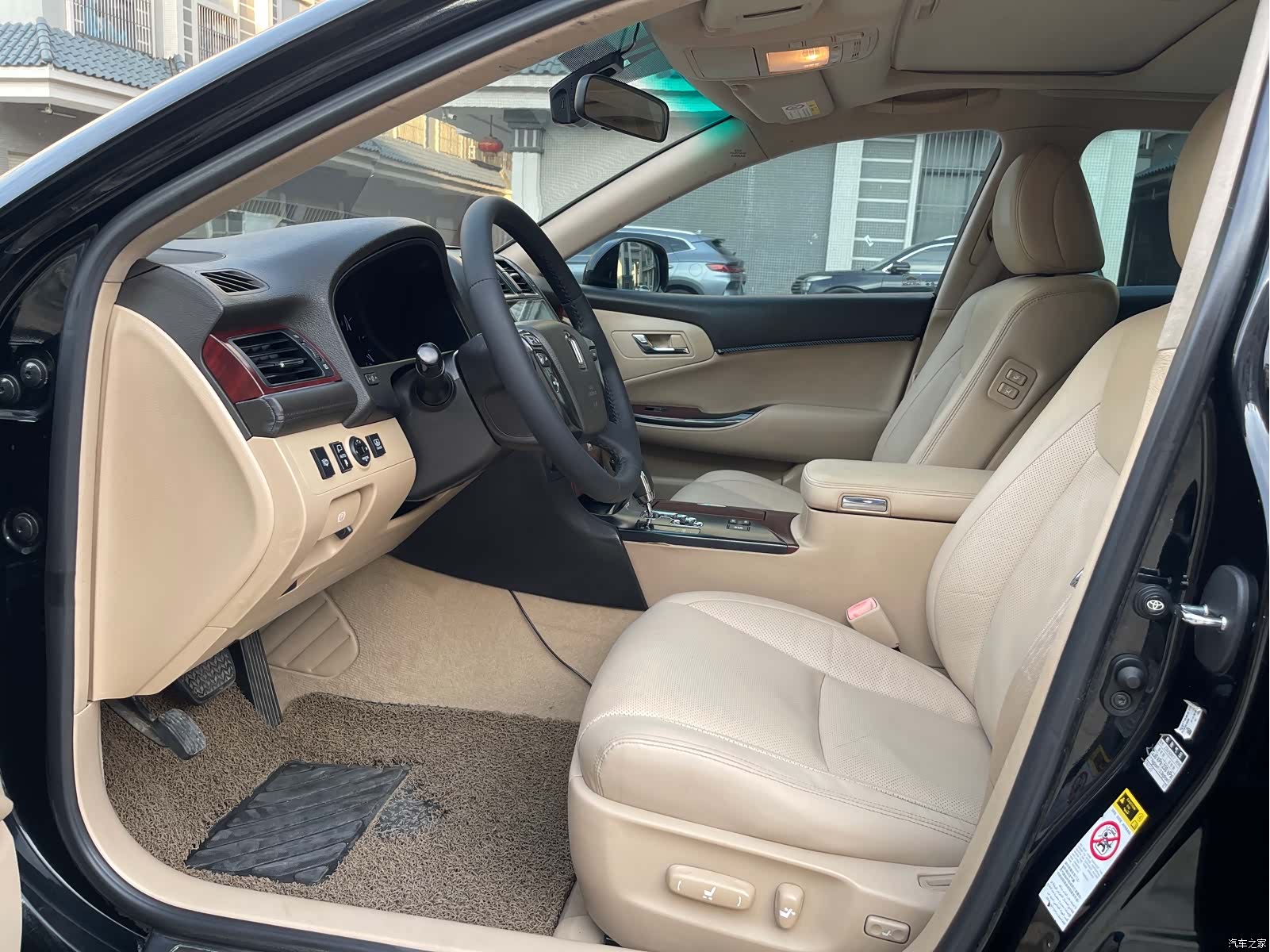 Toyota Crown, 2011 10