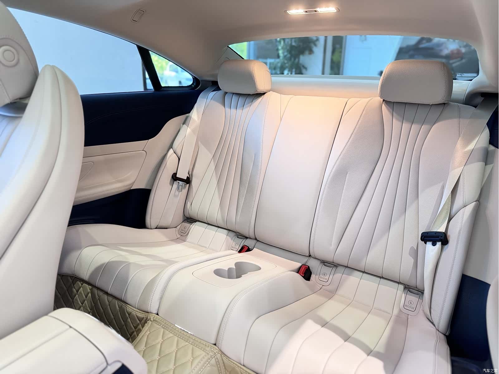 Mercedes-Benz E-Class, 2023 14