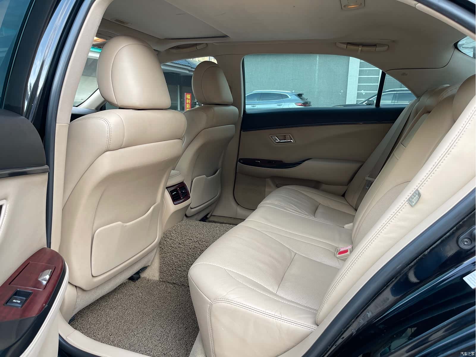 Toyota Crown, 2011 11