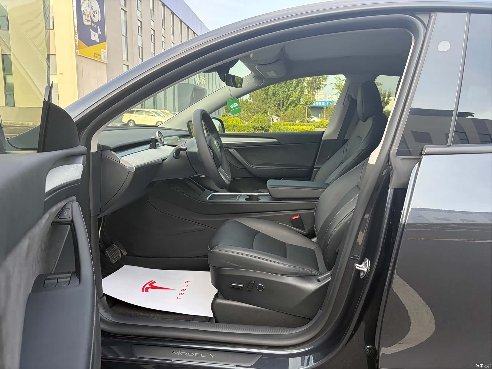Tesla Model Y, 2024 9
