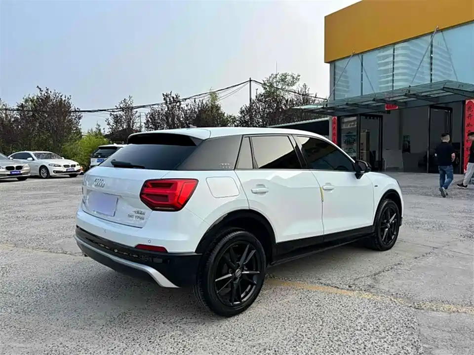 Audi Q2L